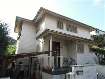 埼玉県 日高市の住宅｜劣化膨張したサイディング交換と屋根棟貫板交換